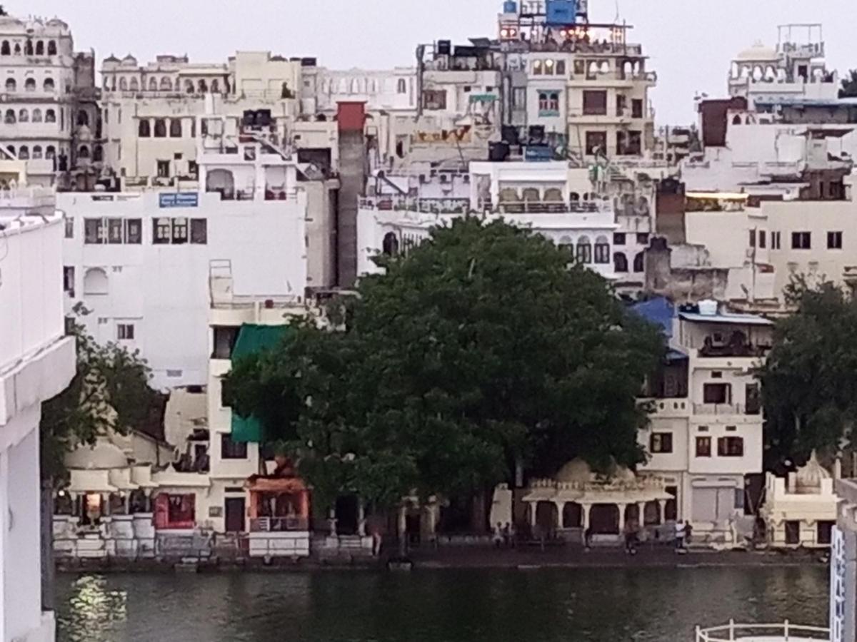 The Royal Lake View Villa Udaipur Eksteriør billede