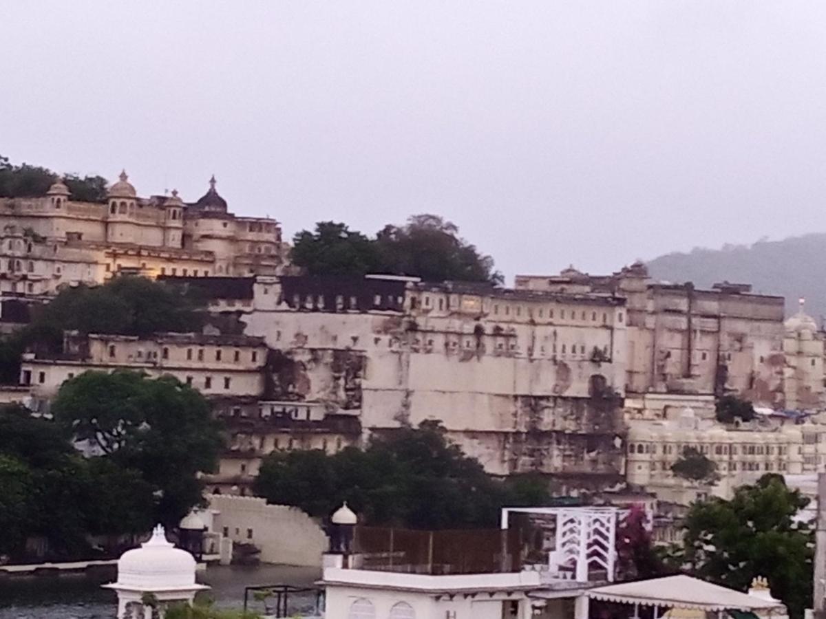 The Royal Lake View Villa Udaipur Eksteriør billede